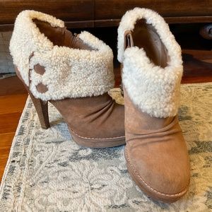 SALE UGG Brown Suede Platform Ankle Boot Size 9